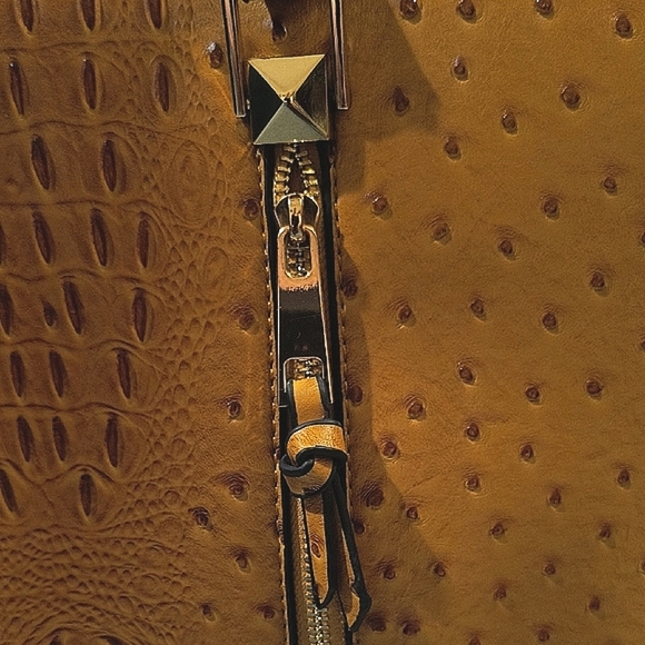 Stunning Vegan Leather Alligator Embossed Mustard-Tan Handbag - Picture 4 of 8